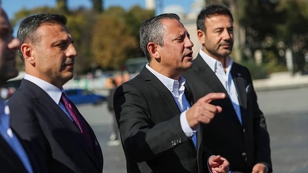 Cumhuriyet Halk Partisi, İstanbul Beşiktaş'ta teröre ve şiddete karşı miting düzenledi. Mitingde konuşan CHP Genel Başkanı Özgür Özel, yeniden gündeme gelen çözüm süreciyle ilgili önemli mesajlar verdi.