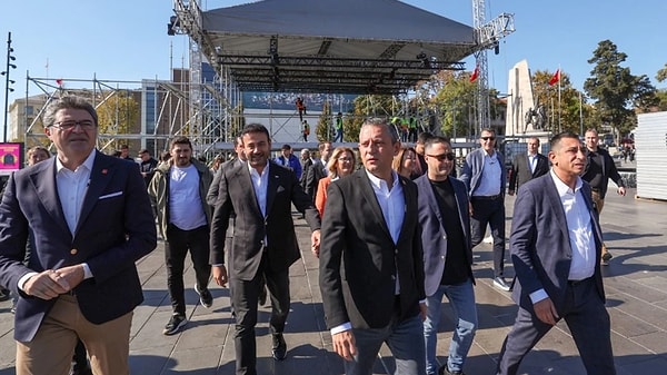 ''Kürtler 'sorunum var' diyorsa, Kürt sorunu vardır'' diyen Özel, "Kürtler ‘sorunumuz kalmadı’ diyene kadar Kürt sorununun varlığına inanacağız." ifadelerini kullandı.