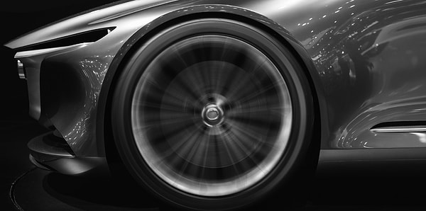 Tekerleklerin çekiş gücünü kaybetmesi sonucu meydana gelen patinaj, tekerlekler dönmesine rağmen aracın ilerlememesi anlamına geliyor.