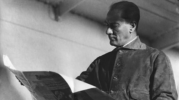 "Gazi’nin ömrü en azından bir on yıl daha ülkeyi yönetmeye el verseydi hiç şüphesiz 2. Cihan Harbi sonrası bambaşka bir Türkiye görecektik. Maalesef Gazi'nin vefatıyla bu fırsatı kaçırdık."