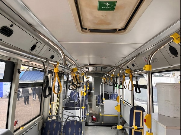 Baskında Murat H. (46) ve Salih H. ile sökülen otobüs parçalarını ikinci el olarak ucuza aldığı belirlenen Z.A.Ö. (47) gözaltına alındı.