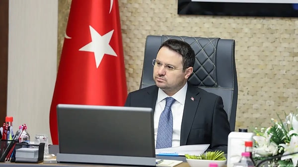 Akın Gürlek Kimdir?