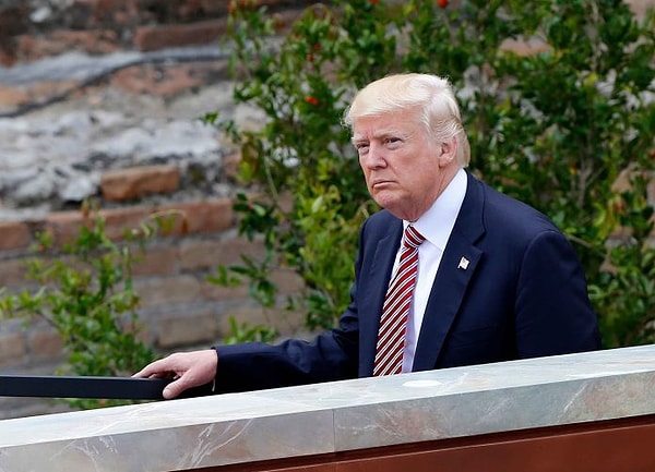 Son olarak Trump'ın başkanlık geçit töreni için Capital One Arena'ya gitmesi beklenirken, ABD'nin seçilmiş başkanı Donald Trump, 20 Ocak'ta yapılacak yemin töreninin, o tarihte beklenen aşırı soğuk hava tahminleri nedeniyle ABD Kongre binası içinde yapılacağını duyurdu.